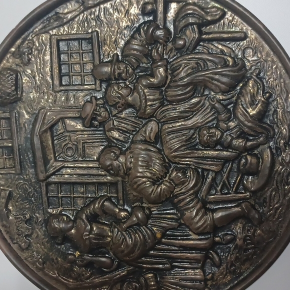 Large Antique/Vintage Brass Wall Charger/Plaque - Picture 3 of 3